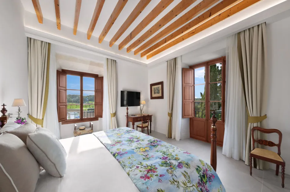 Deluxe Suite with balcony