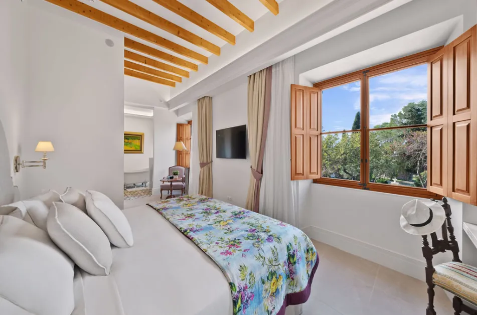 Junior suite with balcony