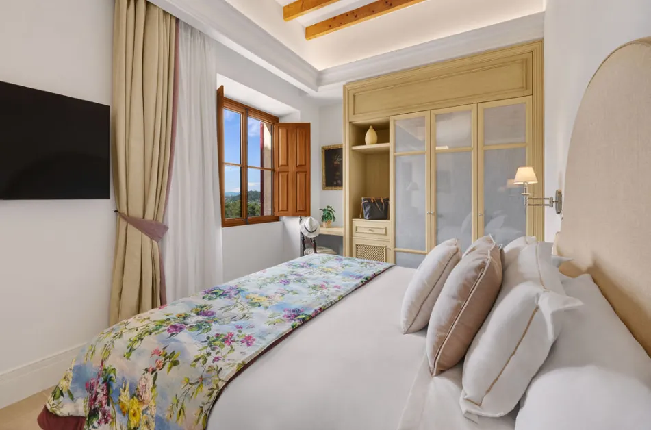 Junior suite with balcony