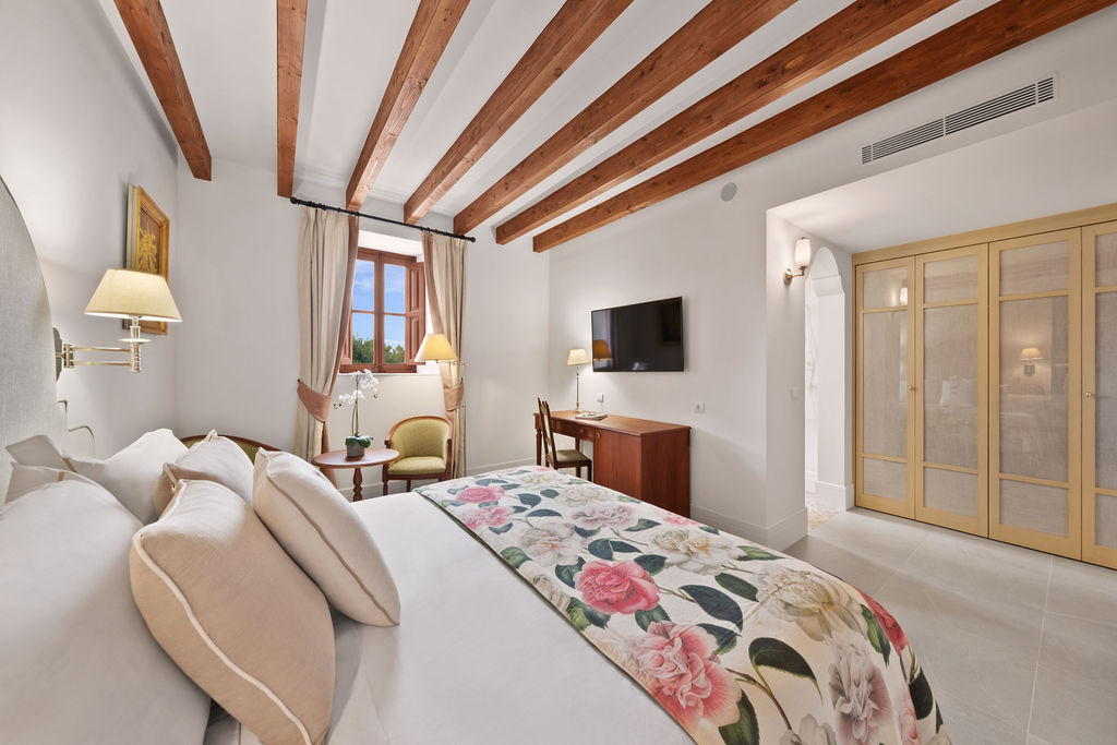Deluxe Double Attic Room II